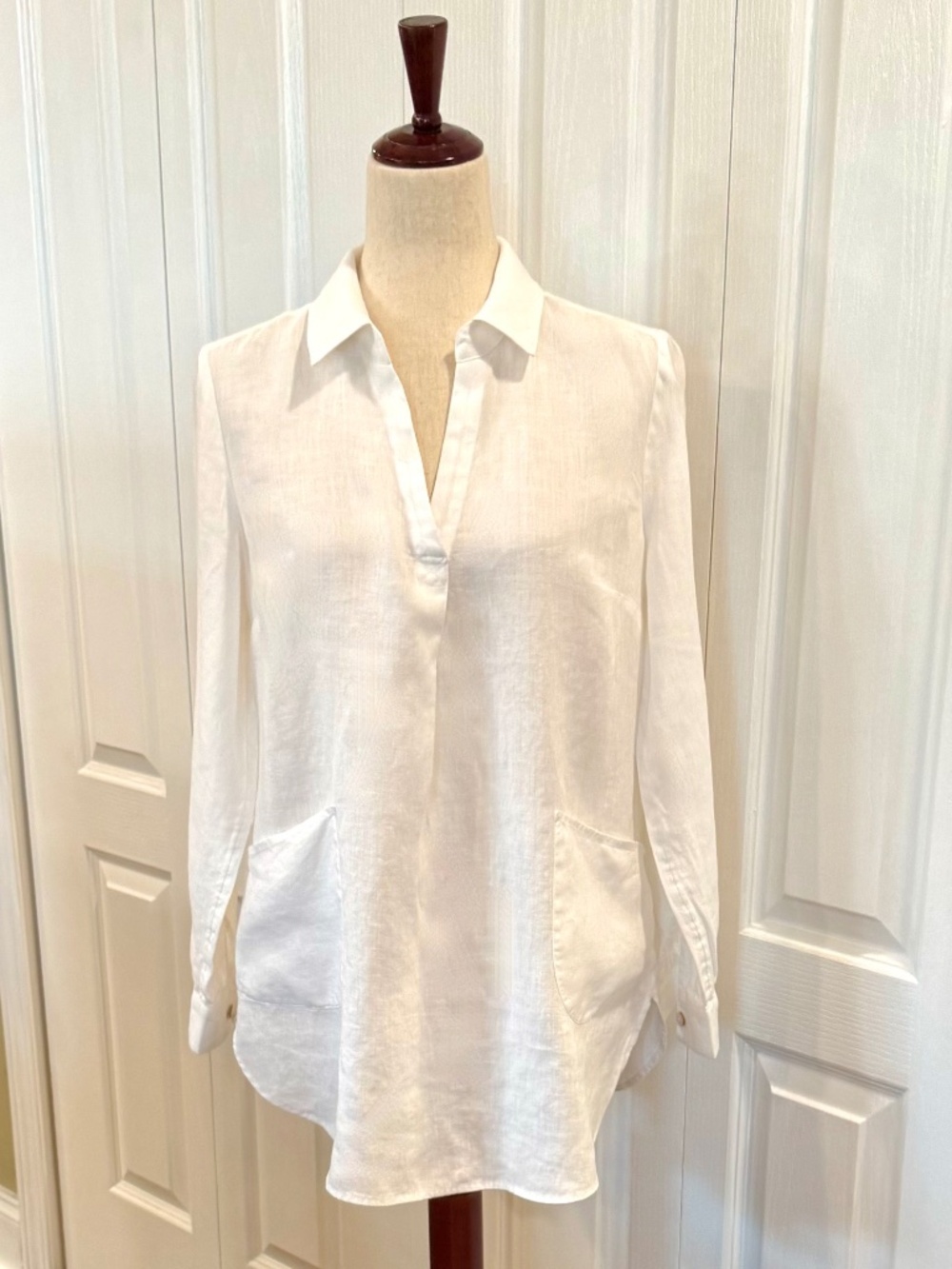 NWOT Woman's 100% Linen Size S, White Tunic V-Neck Pockets, by Soft Surroundings